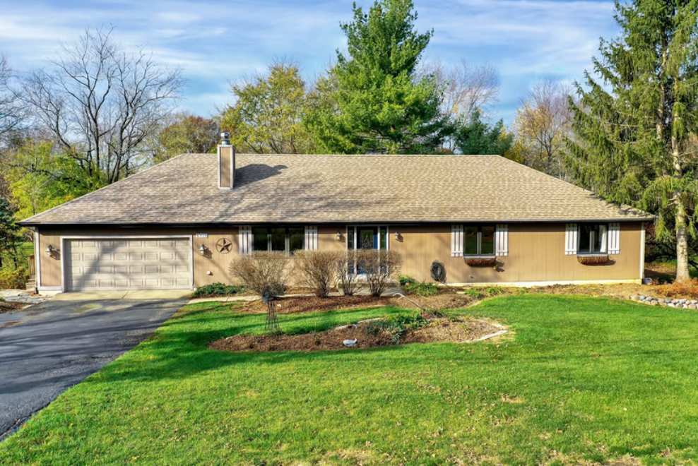 6415 Sands Road, Crystal Lake, IL<br />
